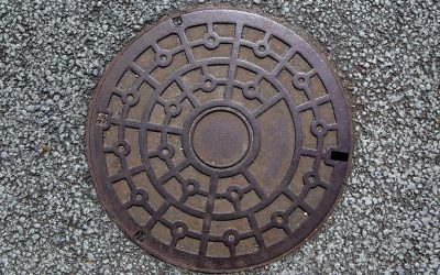 How are manhole repair professionals qualified to do their job